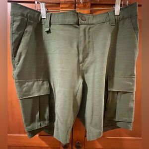 BYLT KINETIC CARGO SHORT
SIZE 36 INSEAM 10”
EXCELLENT CONDITION
